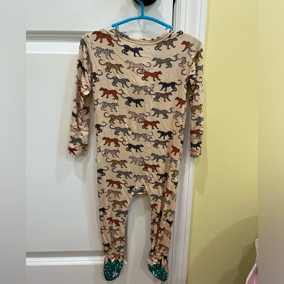 Posh Peanut 9-12M zip up footed onesie! - Picture 3 of 4
